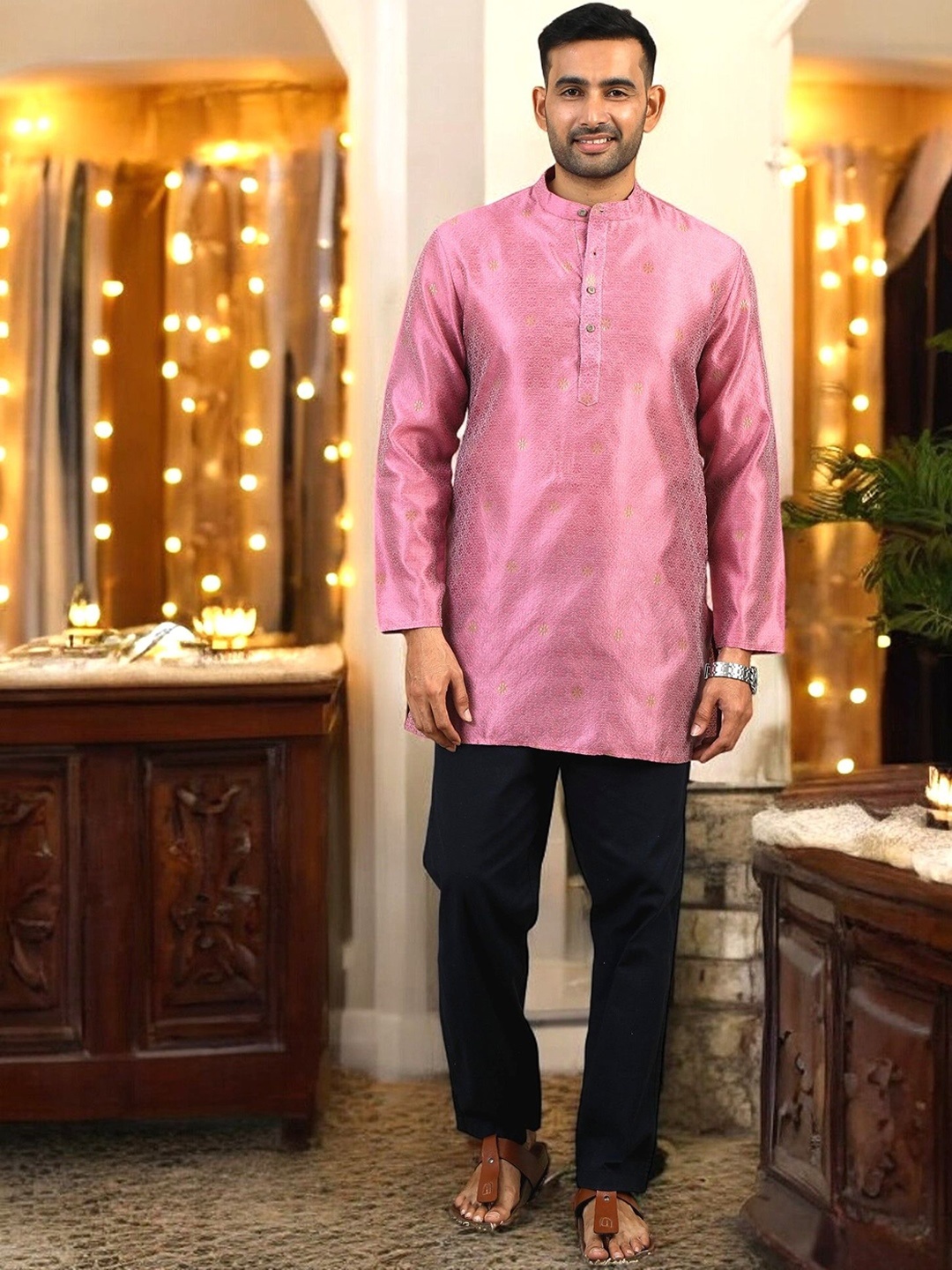 

TATTVA Men Thread Work Kurta, Pink