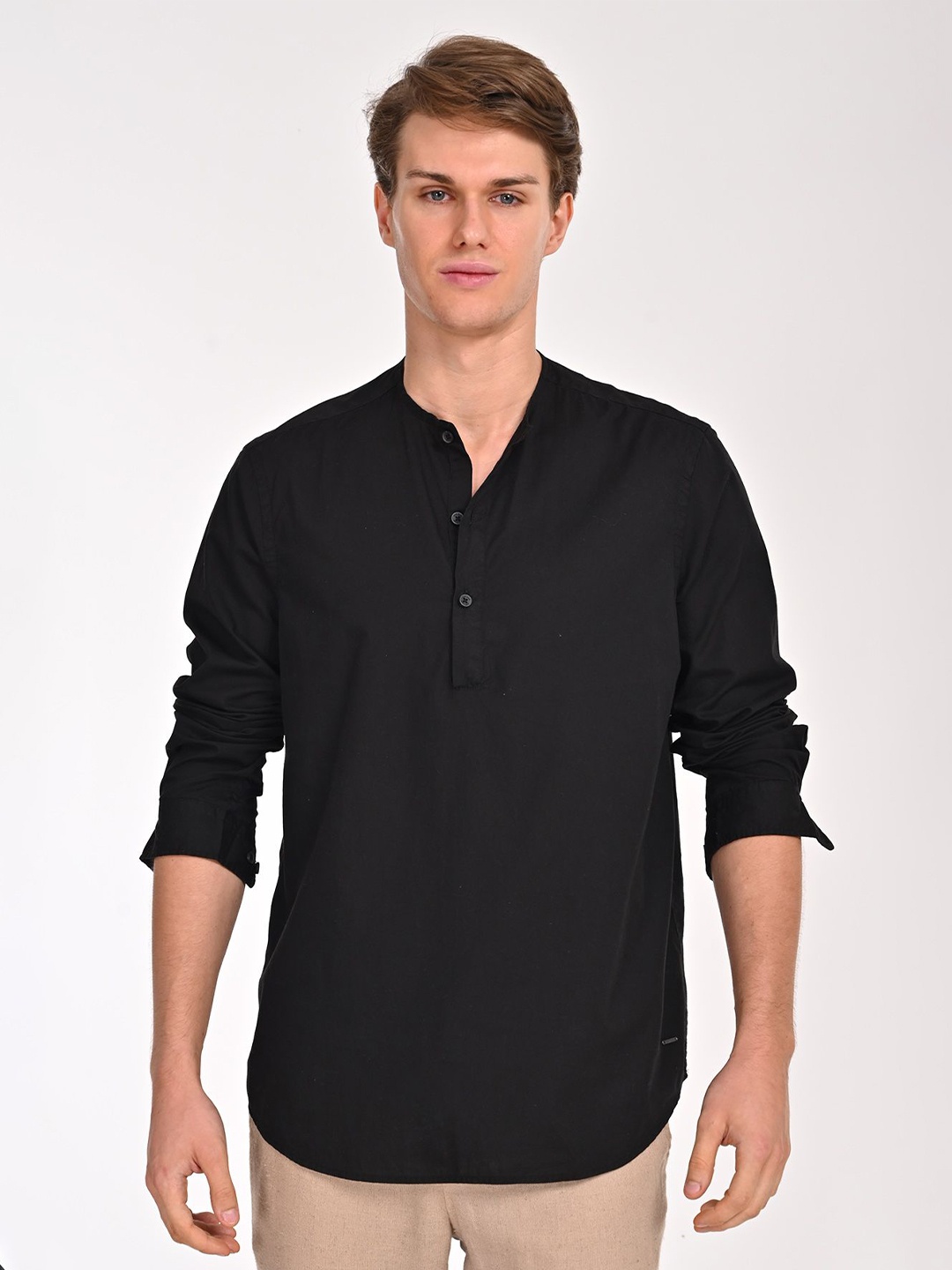 

POE Men Smart Slim Fit Opaque Casual Shirt, Black