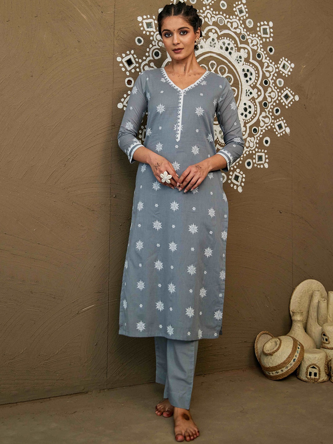 

PINK CACTII Women Floral Printed Panelled Pure Cotton Kurta with Pyjamas & With Dupatta, Grey