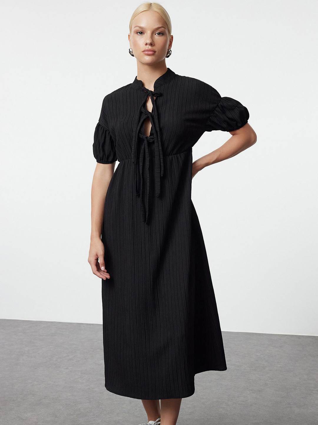 

Trendyol Checked Tie-Up Neck Puff Sleeve A-Line Midi Dress, Na