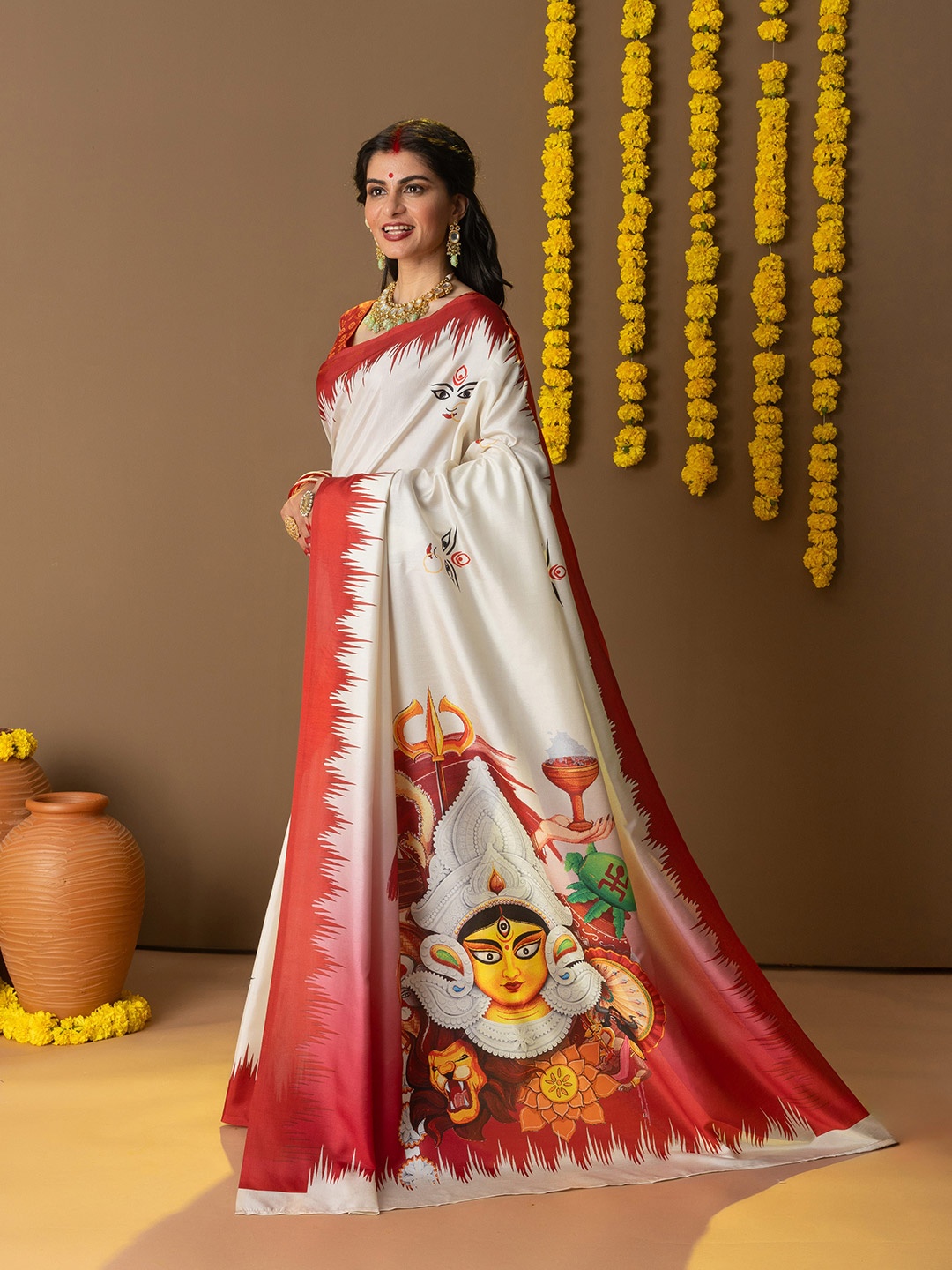 

RACHNA Abstract Printed Tussar Saree With Blouse Piece, Off white