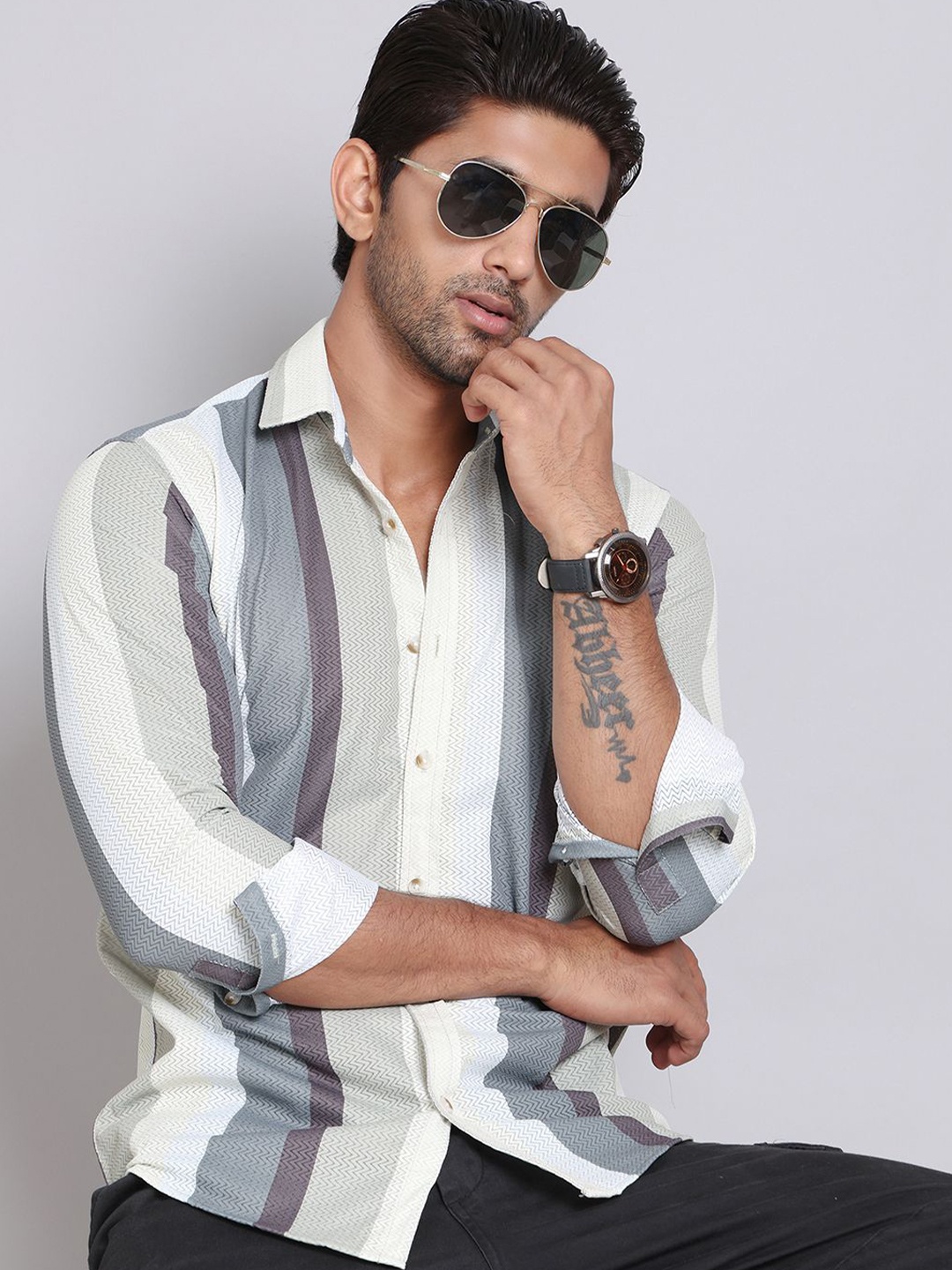 

Indian Needle Men Classic Spread Collar Vertical Striped Cotton Casual Shirt, Grey