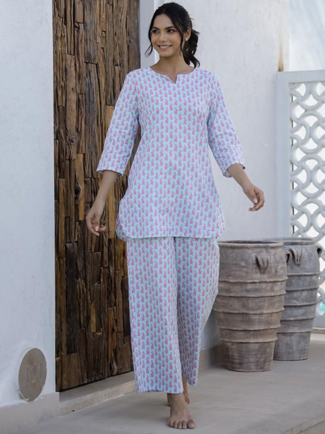 

FLAVIA CREATION Graphic Printed Pure Cotton Kurti With Pyjamas, White
