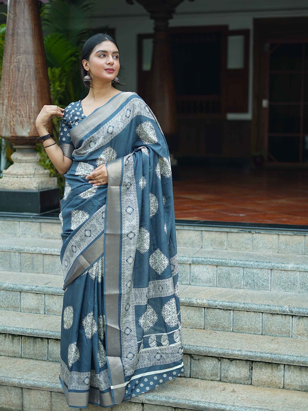 

STAVA CREATION Ethnic Motifs Printed Zari Saree, Teal