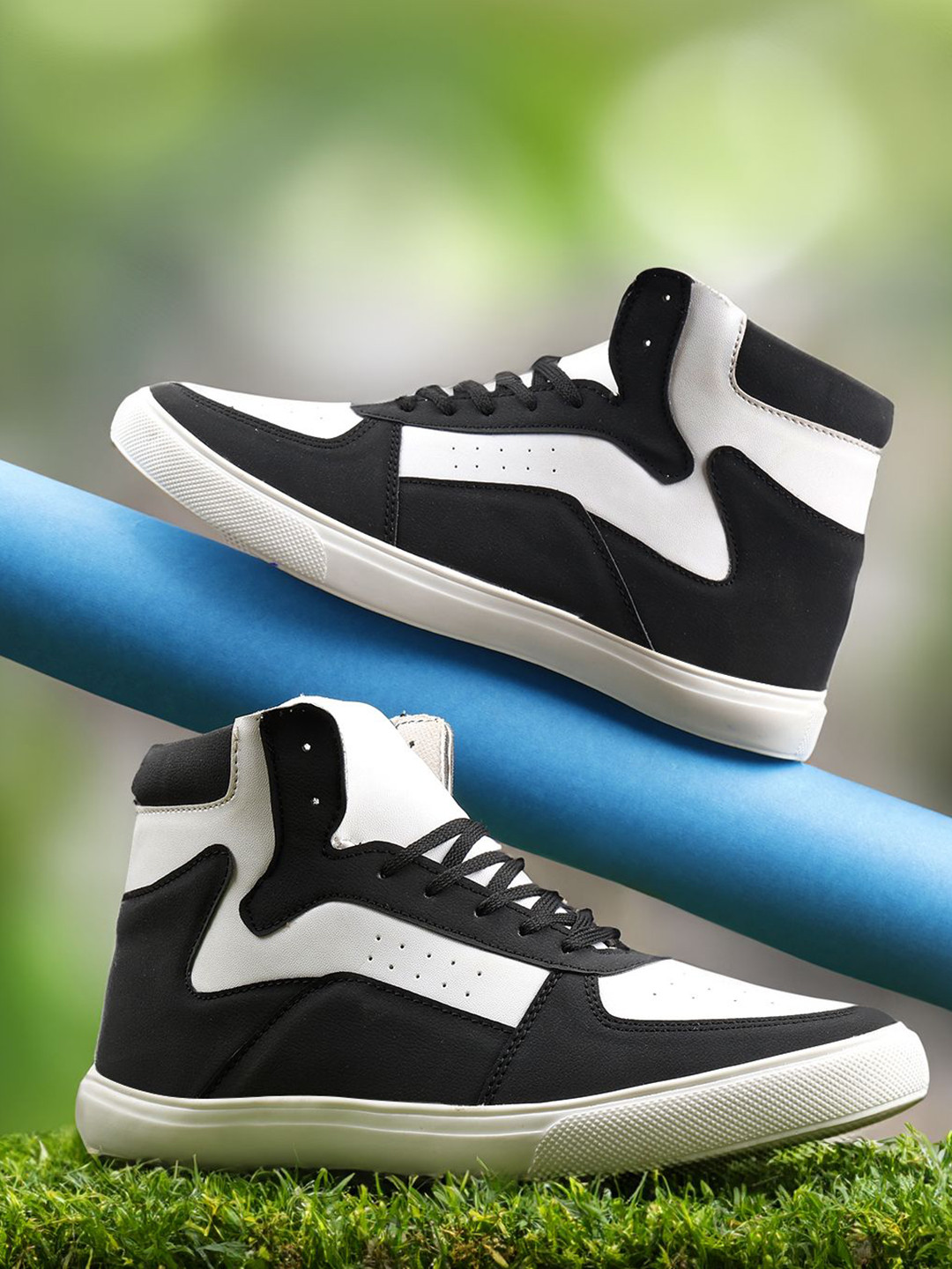

Kook N Keech Men Colourblocked Sneakers, Black