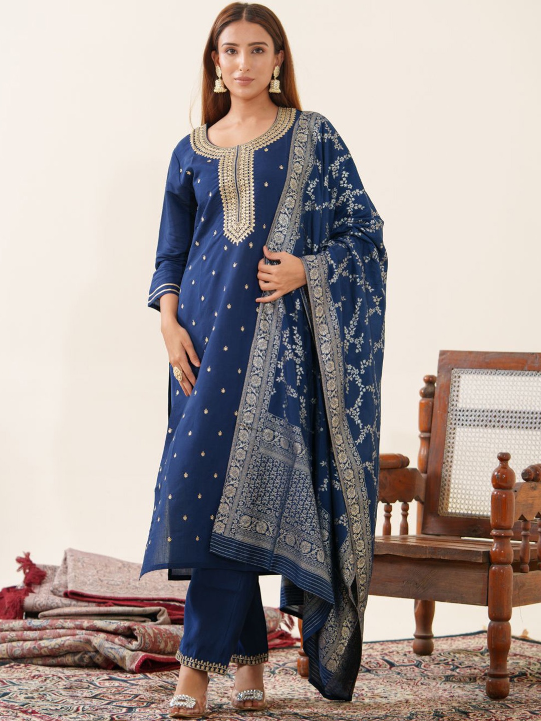 

House of Pataudi Floral Embroidered Chanderi Silk Straight Kurta With Trousers & Dupatta, Navy blue