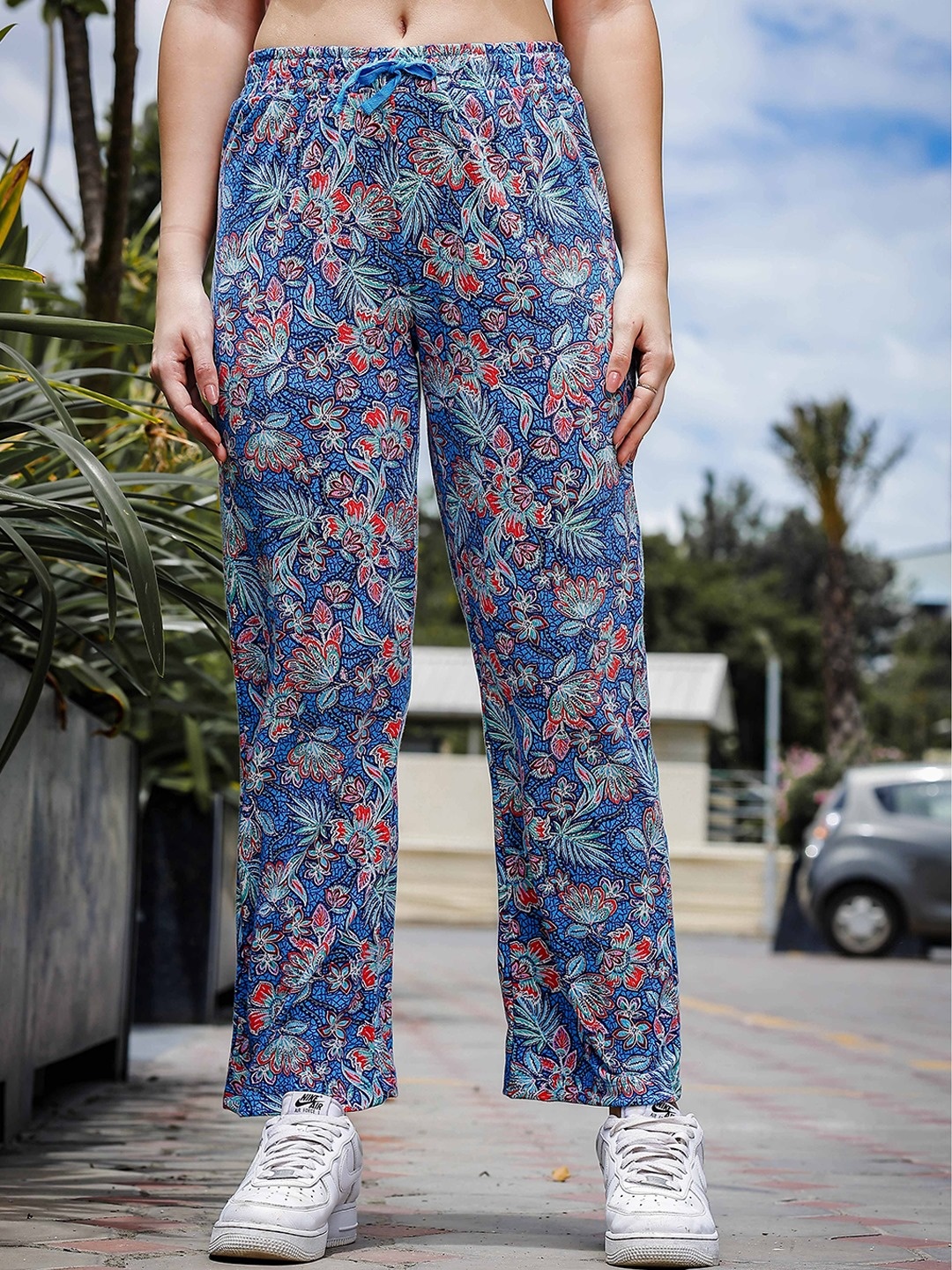 

HEYLAY Women Floral Printed Relaxed Trousers, Blue