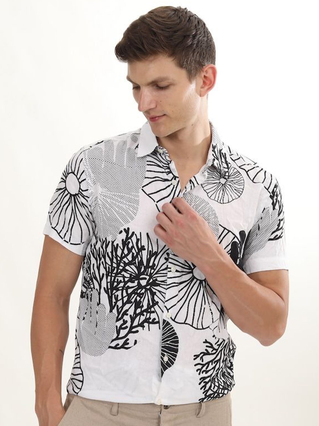 

POE Men Smart Slim Fit Floral Opaque Printed Casual Shirt, White