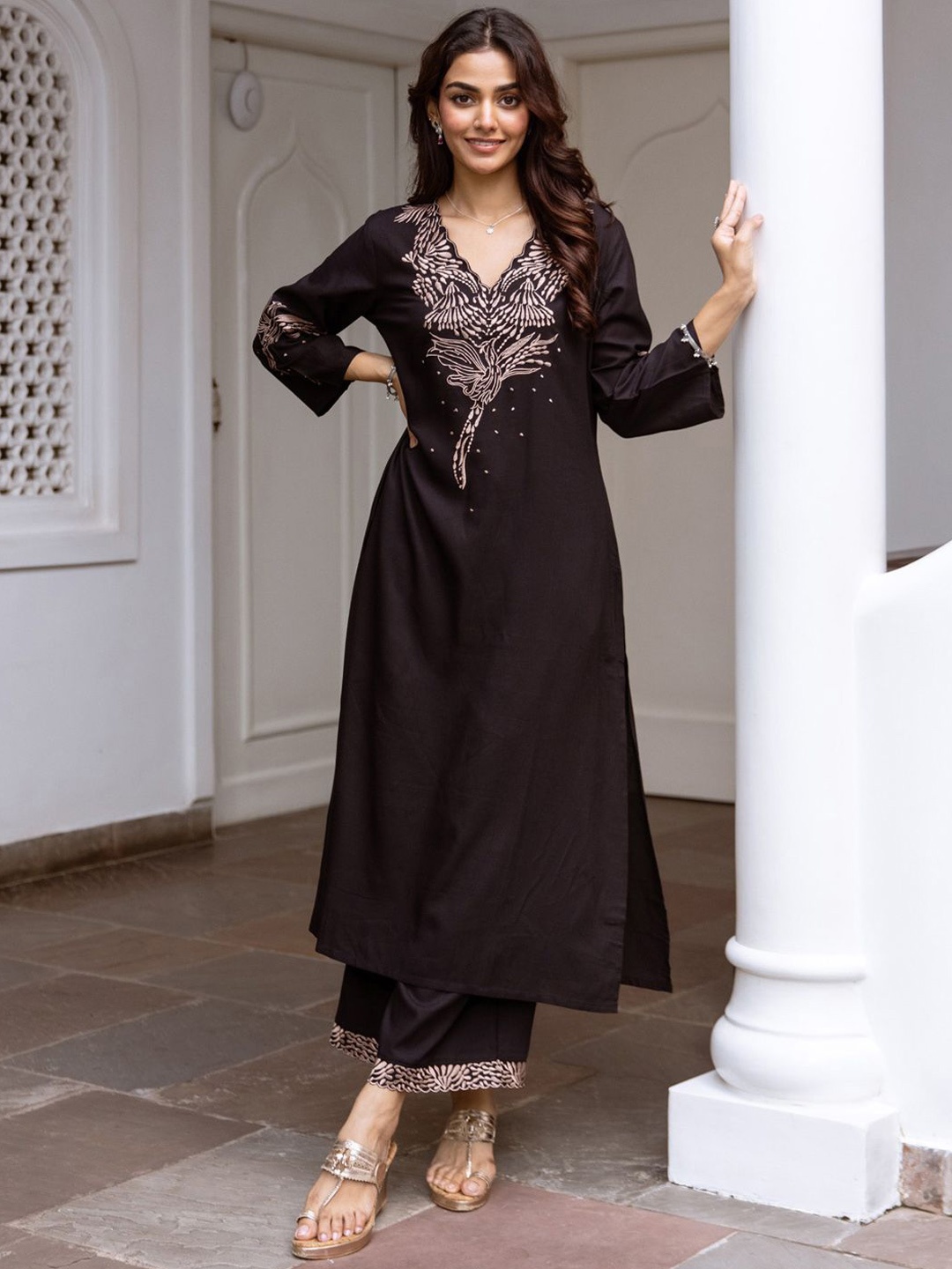 

Indo Era Women Floral Embroidered Regular Kurta with Trousers, Black