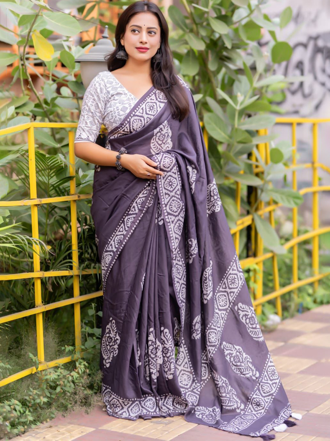 

STAVA CREATION Ethnic Motifs Printed Saree, Purple