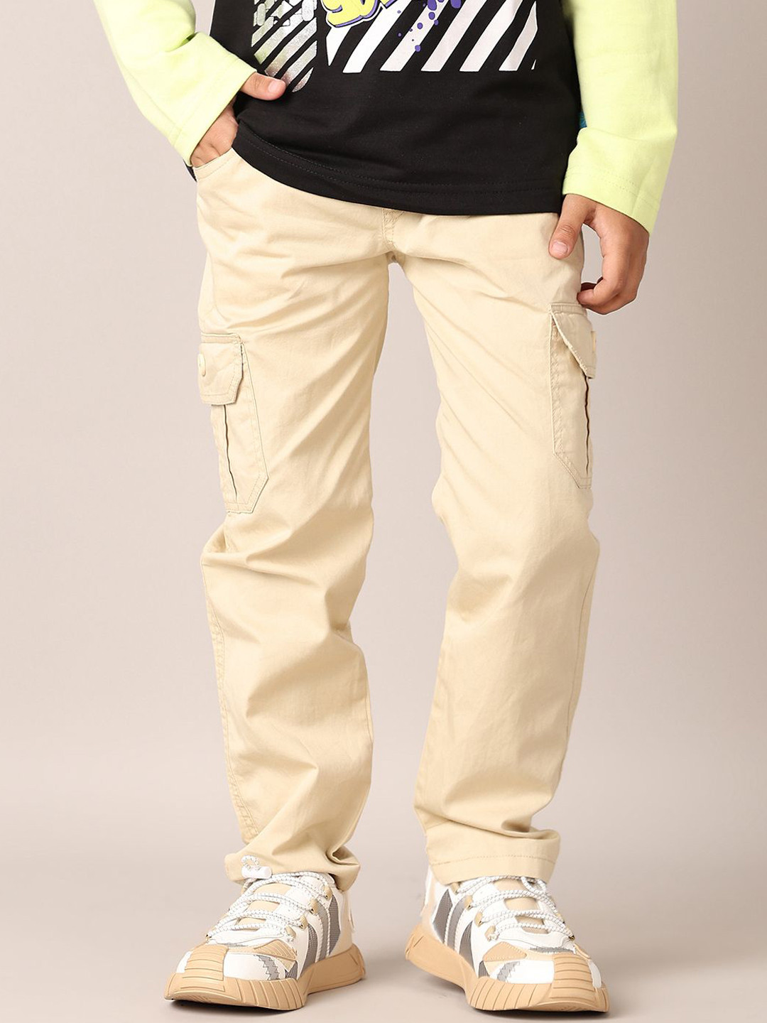 

V-Mart Boys Solid Cargos Trousers, Beige