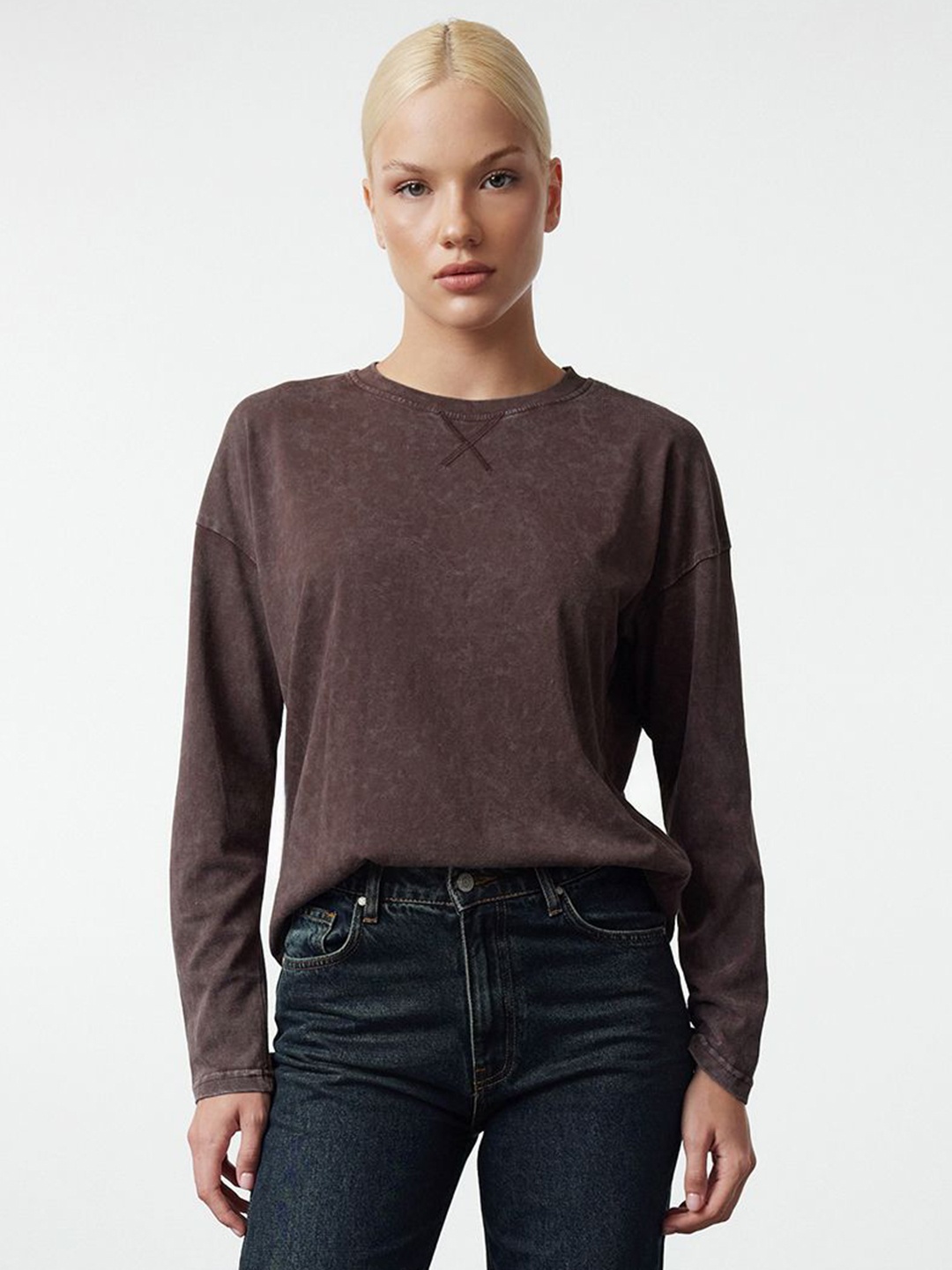 

Trendyol Women High Neck Drop-Shoulder Sleeves Pockets T-shirt, Na