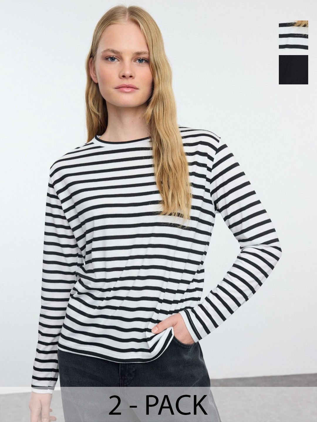 

Trendyol Women Striped V-Neck Monochrome Applique T-shirt, Na