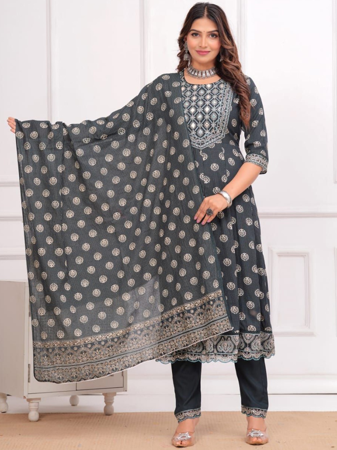 

PARUCREATION Ethnic Motifs Printed Thread Work Kurta with Trouser & Dupatta, Sea green
