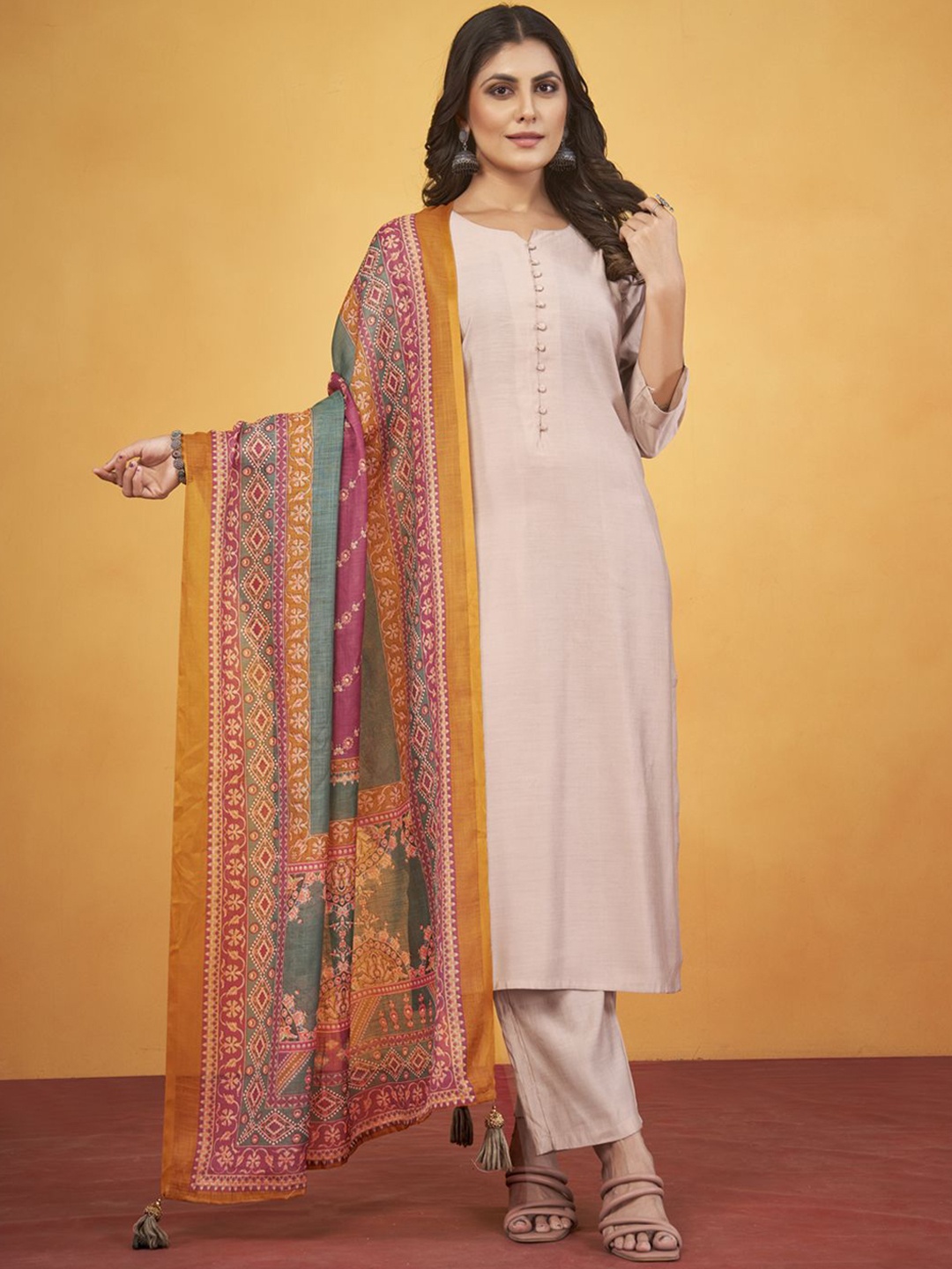 

MINGORA Women Regular Kurti with Trousers & With Dupatta, Beige