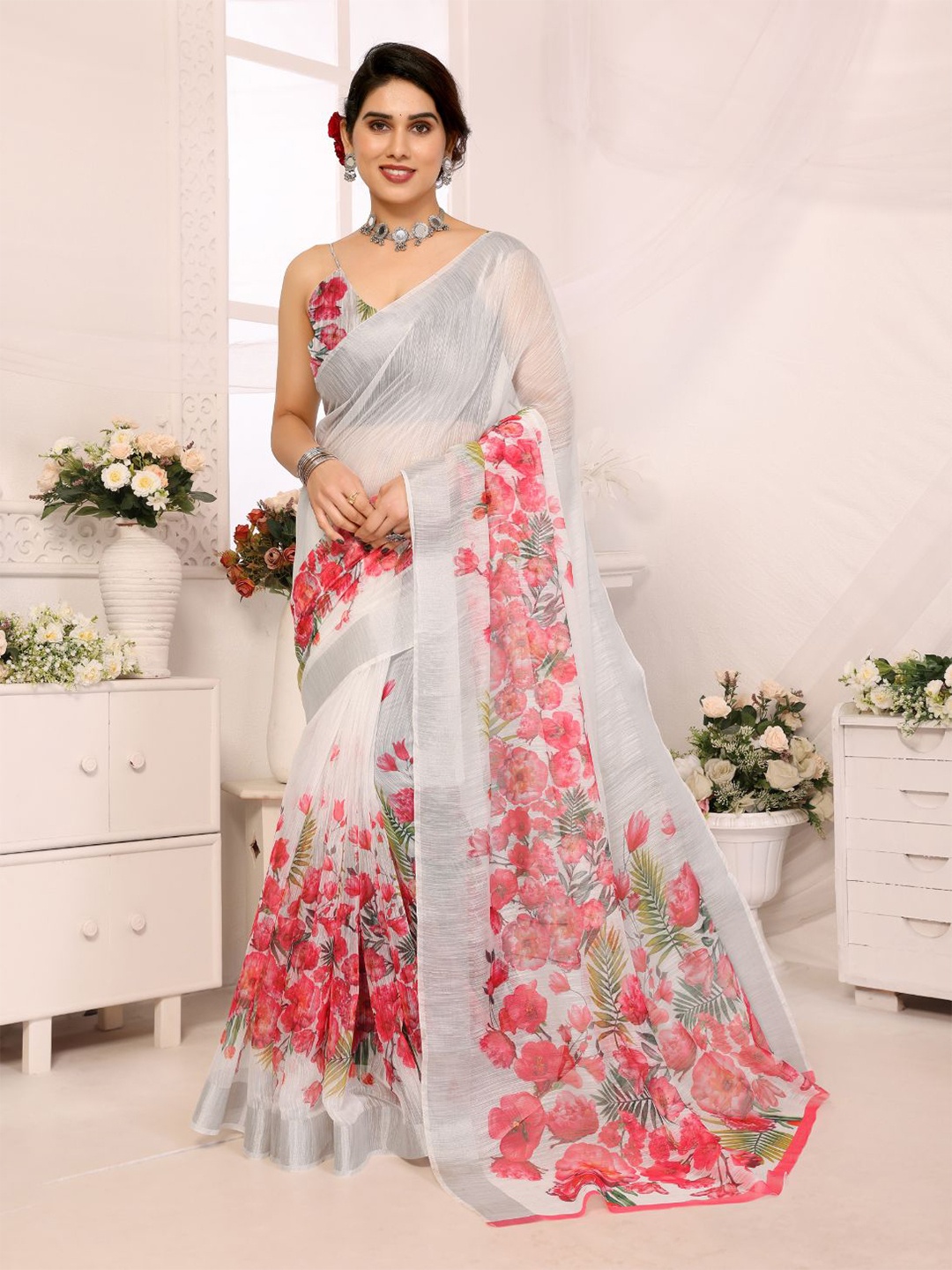 

Hema silk mills Floral Zari Saree, White
