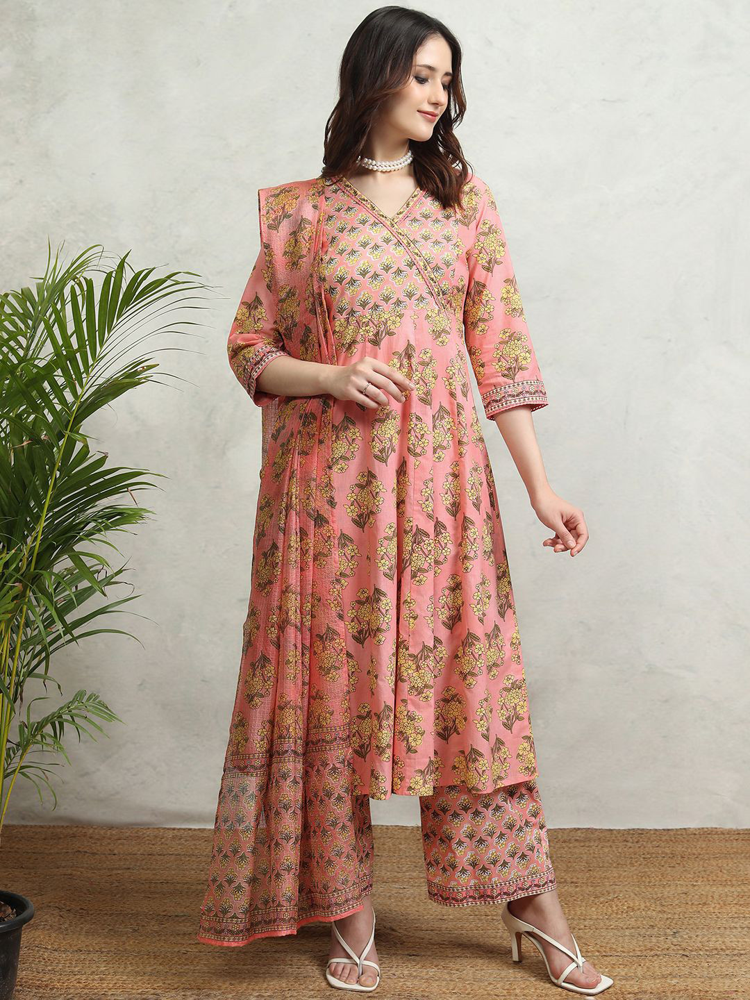 

Vishudh Women Floral Printed Angrakha Pure Cotton Kurta with Palazzos & With Dupatta, Pink