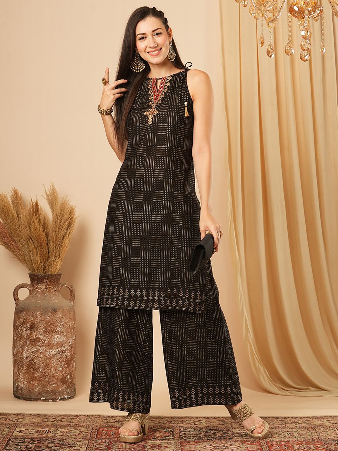 

Globus Women Printed Regular Thread Work Kurta with Palazzos, Black