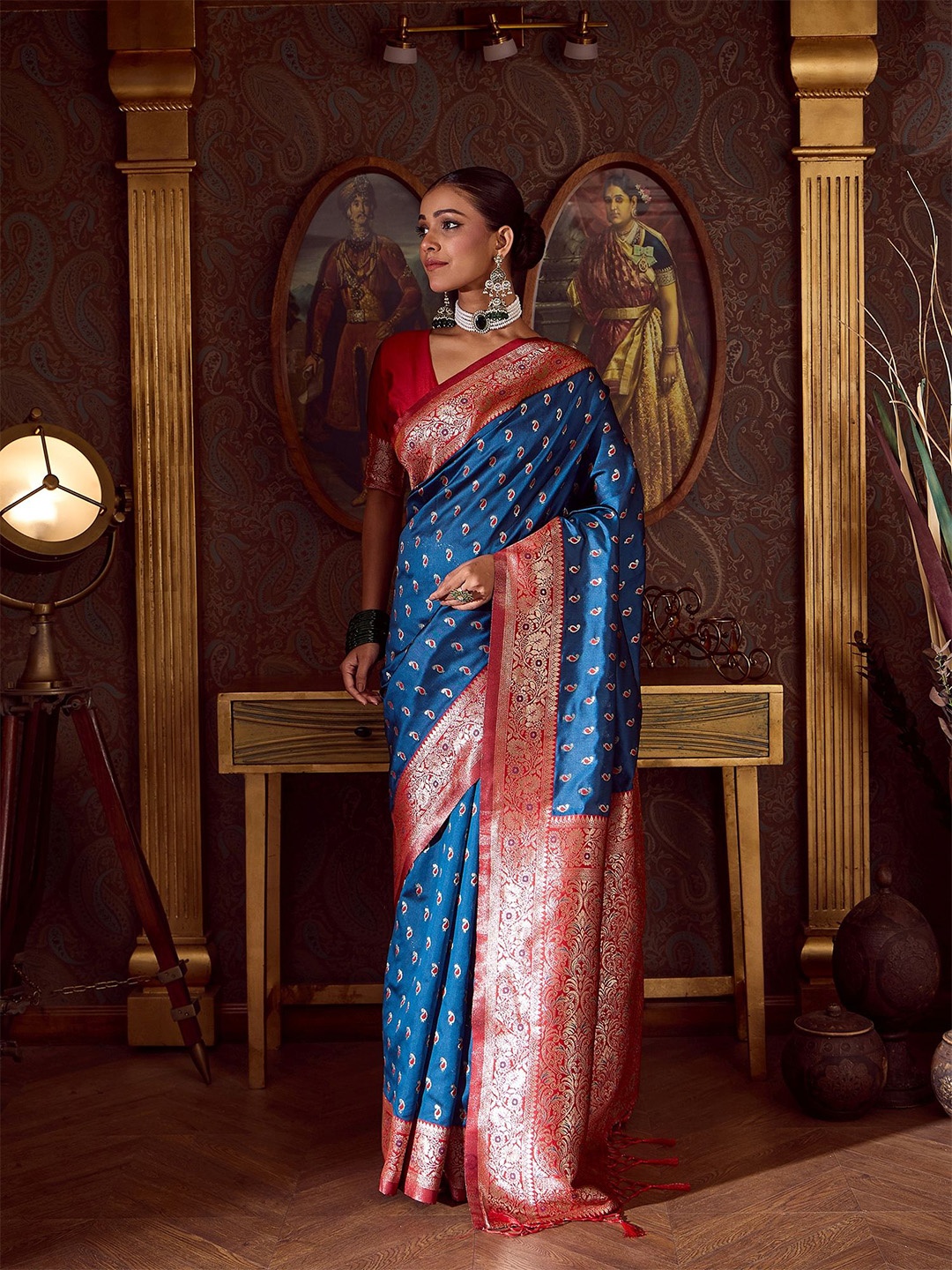 

Dori Ethnic Motifs Woven Design Zari Banarasi Saree, Blue