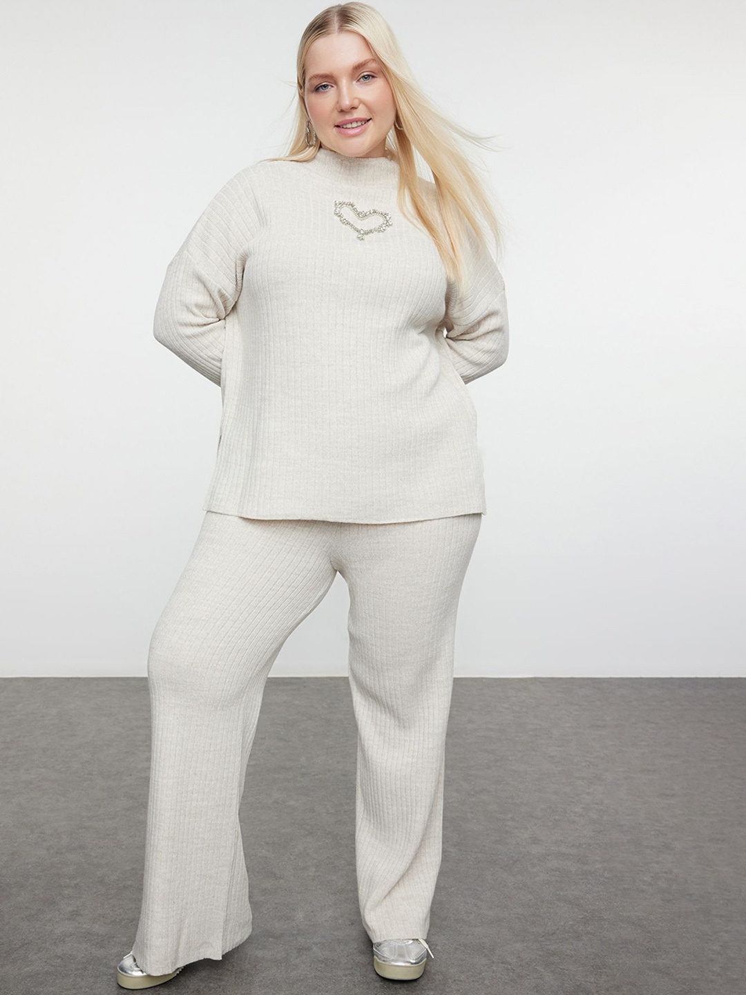 

Trendyol Sweatshirt & Trousers Co-Ord, Beige