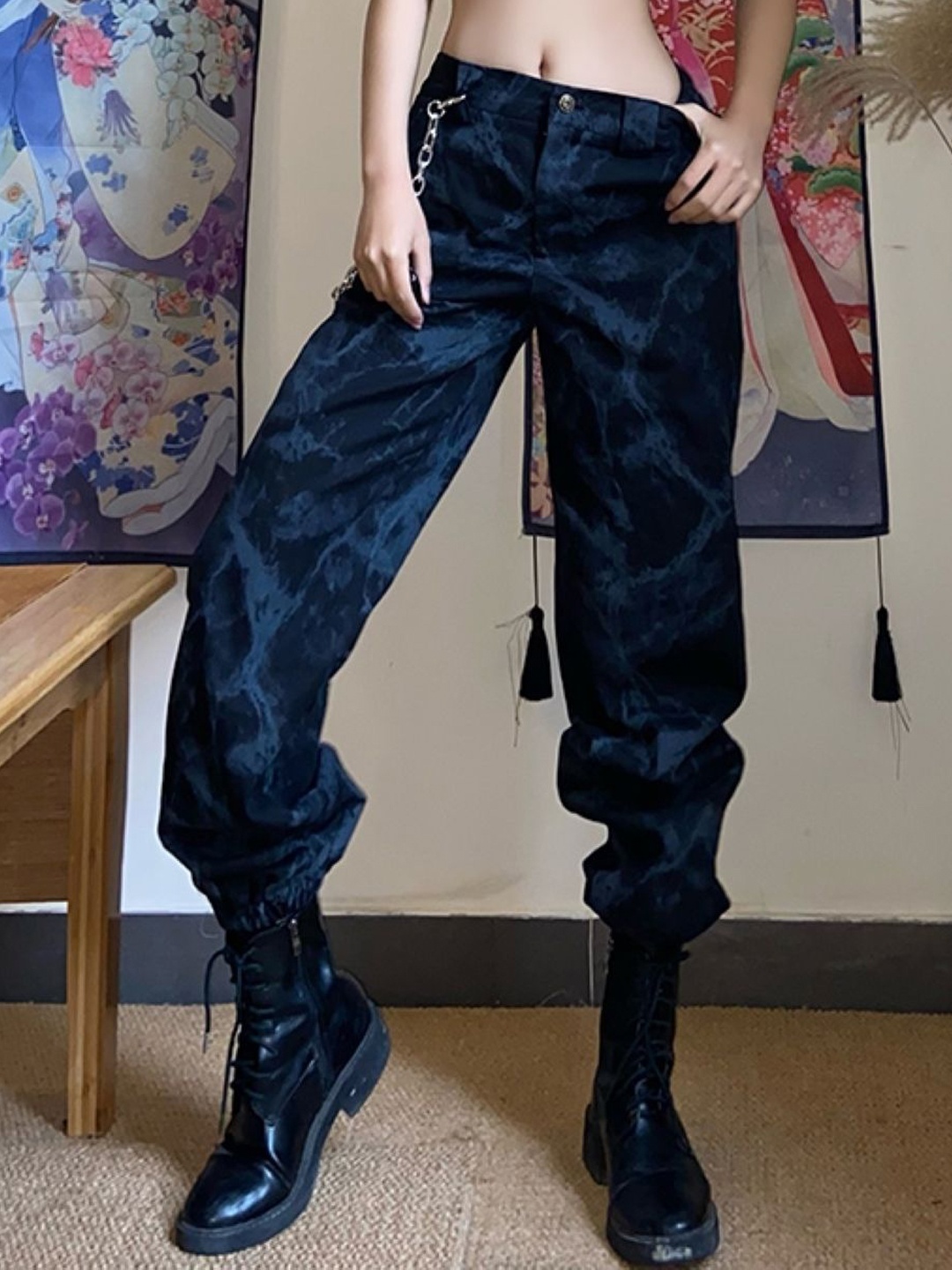

KPOP Original Women Camouflage Printed Regular Trousers, Black