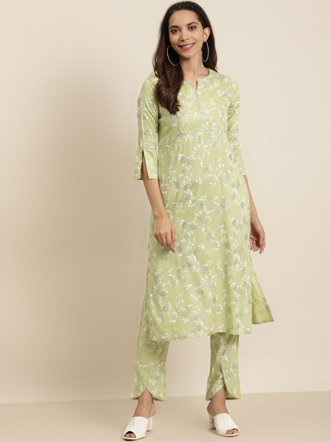 

YASH GALLERY Women Floral Printed Regular Gotta Patti Kurta with Trousers, Green