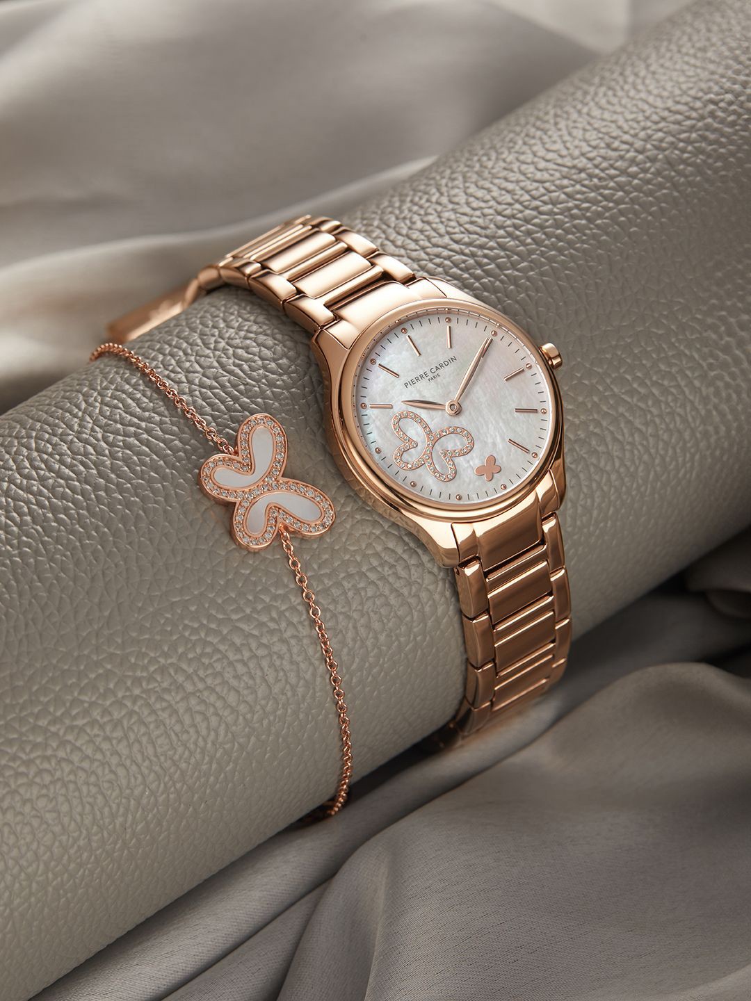 

pierre cardin Women Dial & Stainless Steel Straps Analogue Watch CF.0912.SJ.2.SET, White