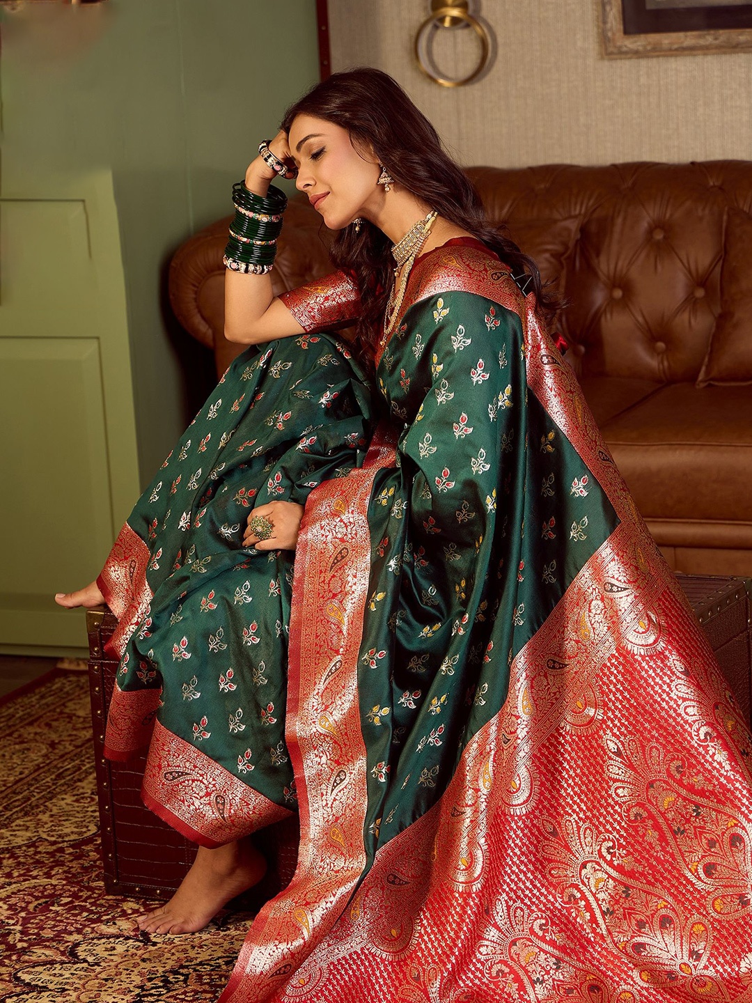 

Sangria Woven Design Banarasi Saree With Blouse Piece, Green
