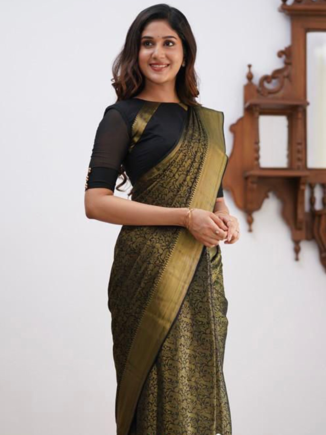 

MAHALASA Woven Design Zari Kanjeevaram Saree, Black