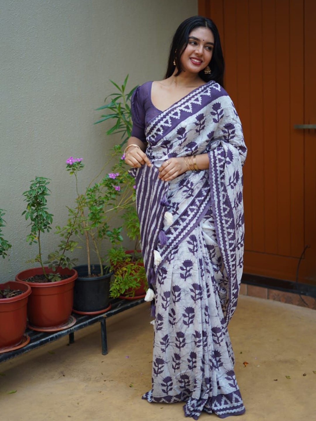 

STAVA CREATION Ethnic Motifs Printed Saree, Purple