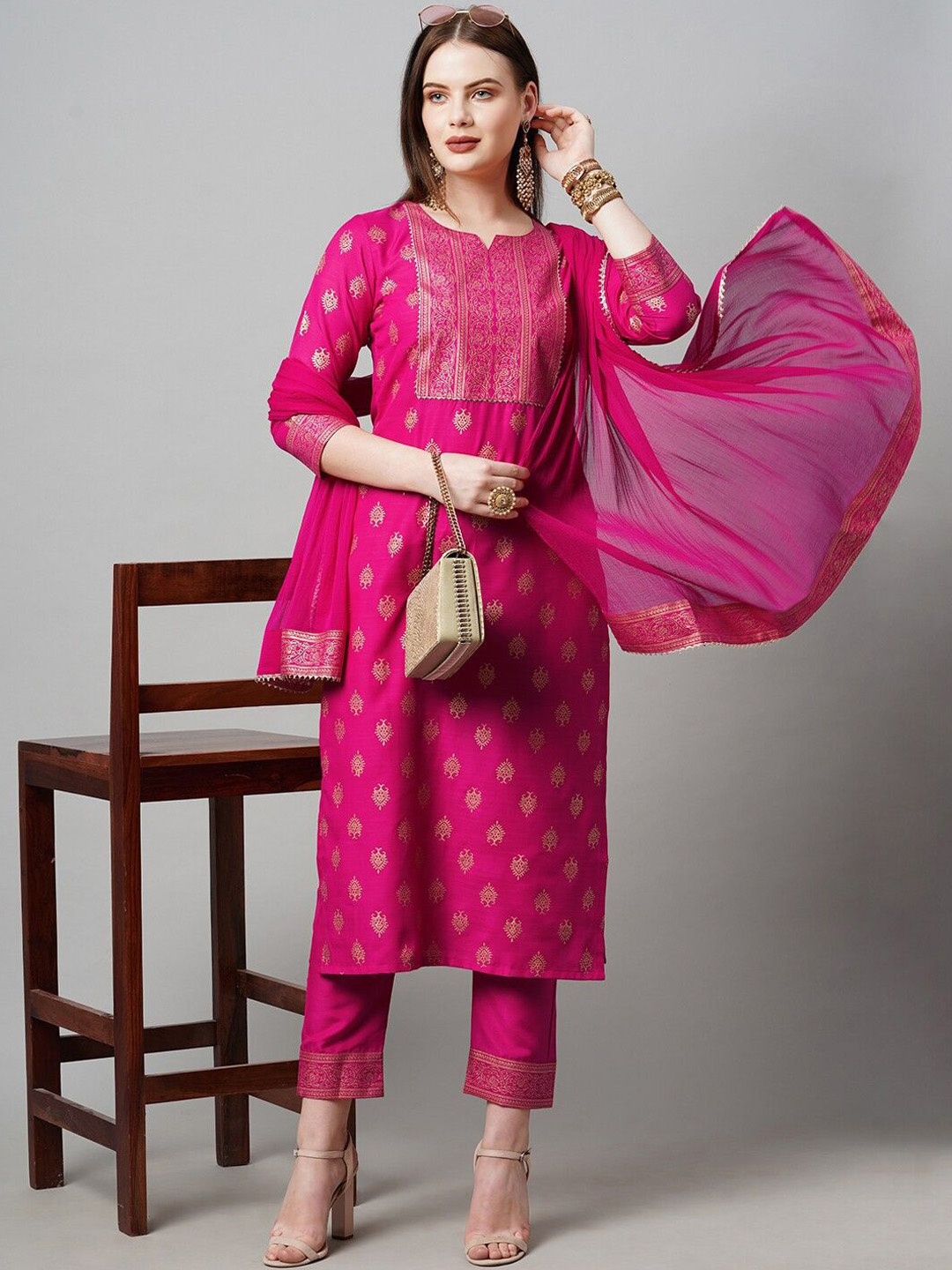 

GoSriKi Women Floral Printed Regular Kurta with Trousers & With Dupatta, Pink