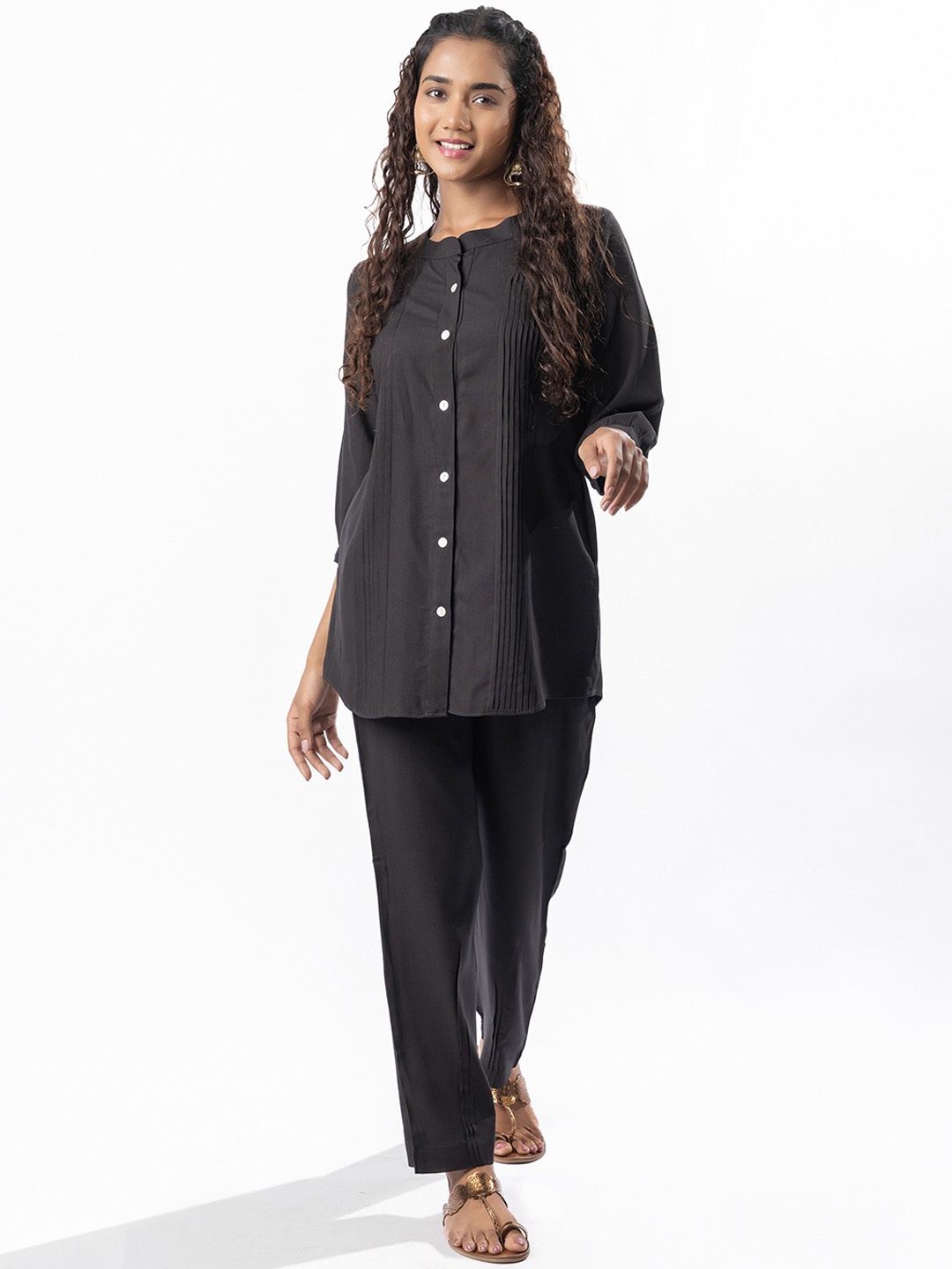 

GULABOSITABO Round Neck Cuffed Sleeves Pleated Shirt With Trousers, Black