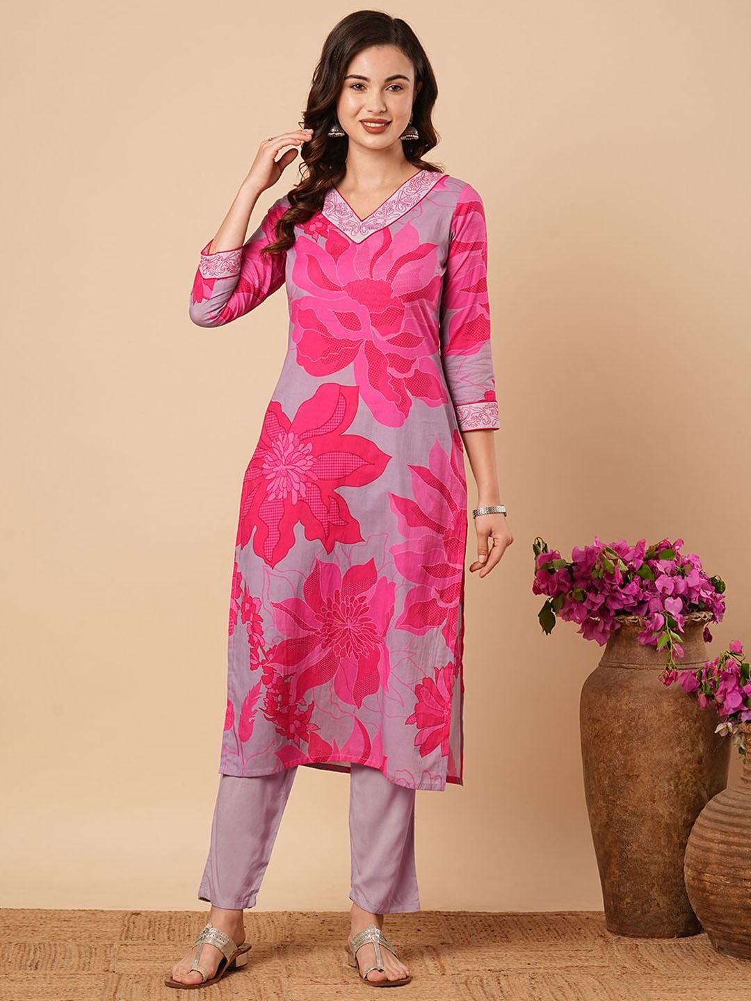 

FASHOR Women Printed Thread Work Kurta, Lavender