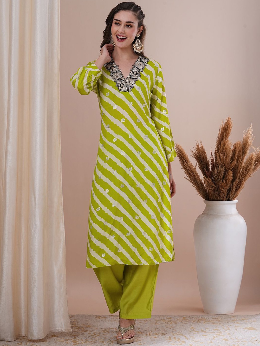 

FASHOR Green Leheriya Printed V-Neck Thread Work Straight Kurta with Trousers