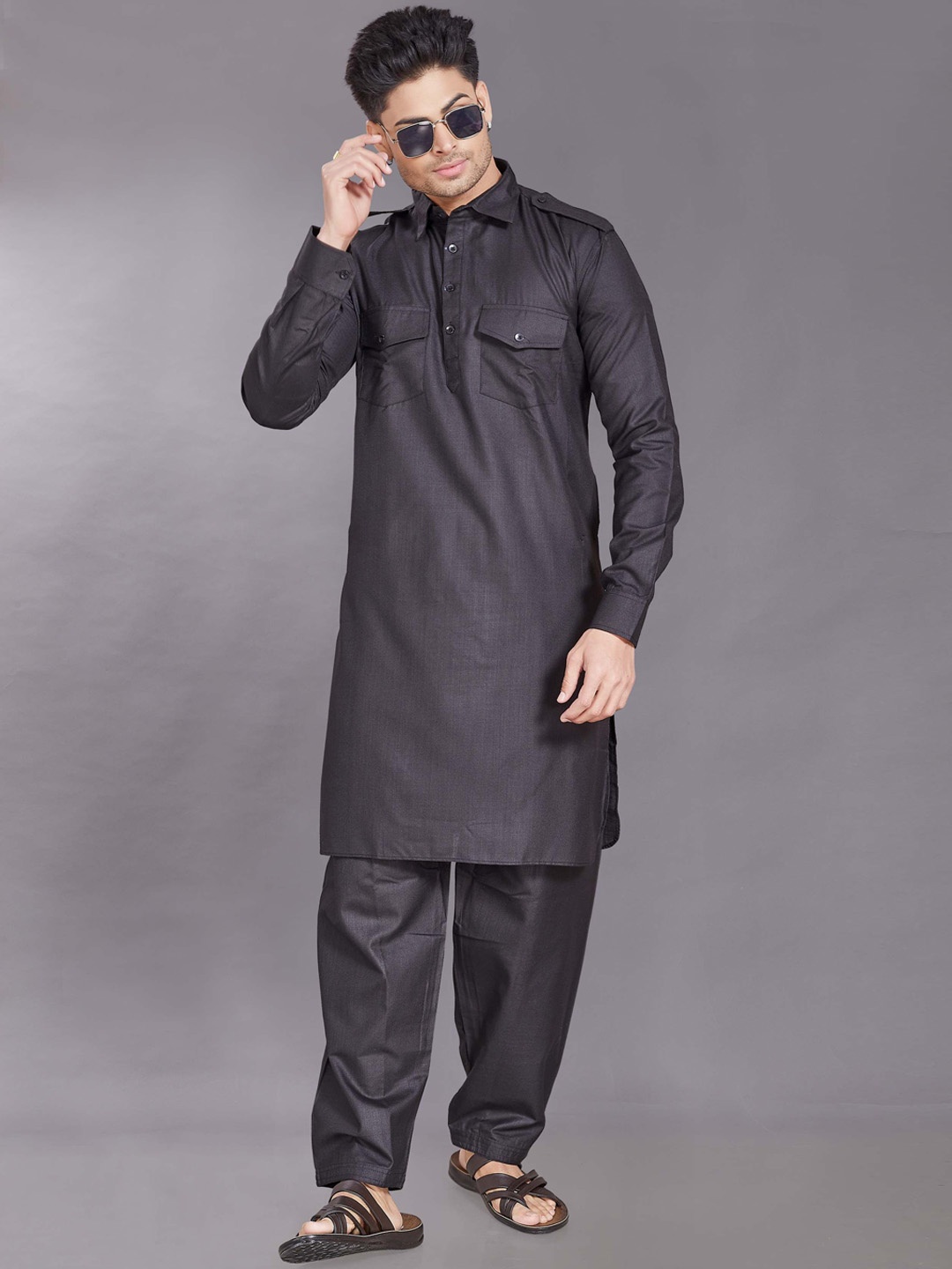 

DIVISIVE Shirt Collar Pathani Kurta with Pyjama, Black