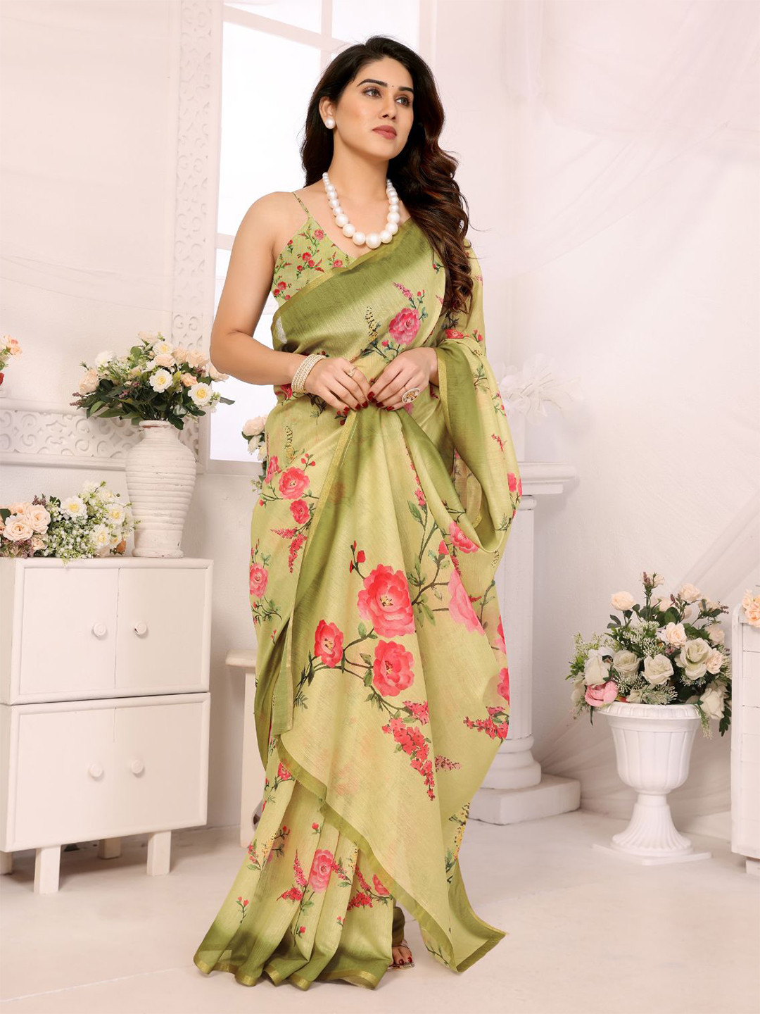 

Hema silk mills Floral Zari Saree, Green