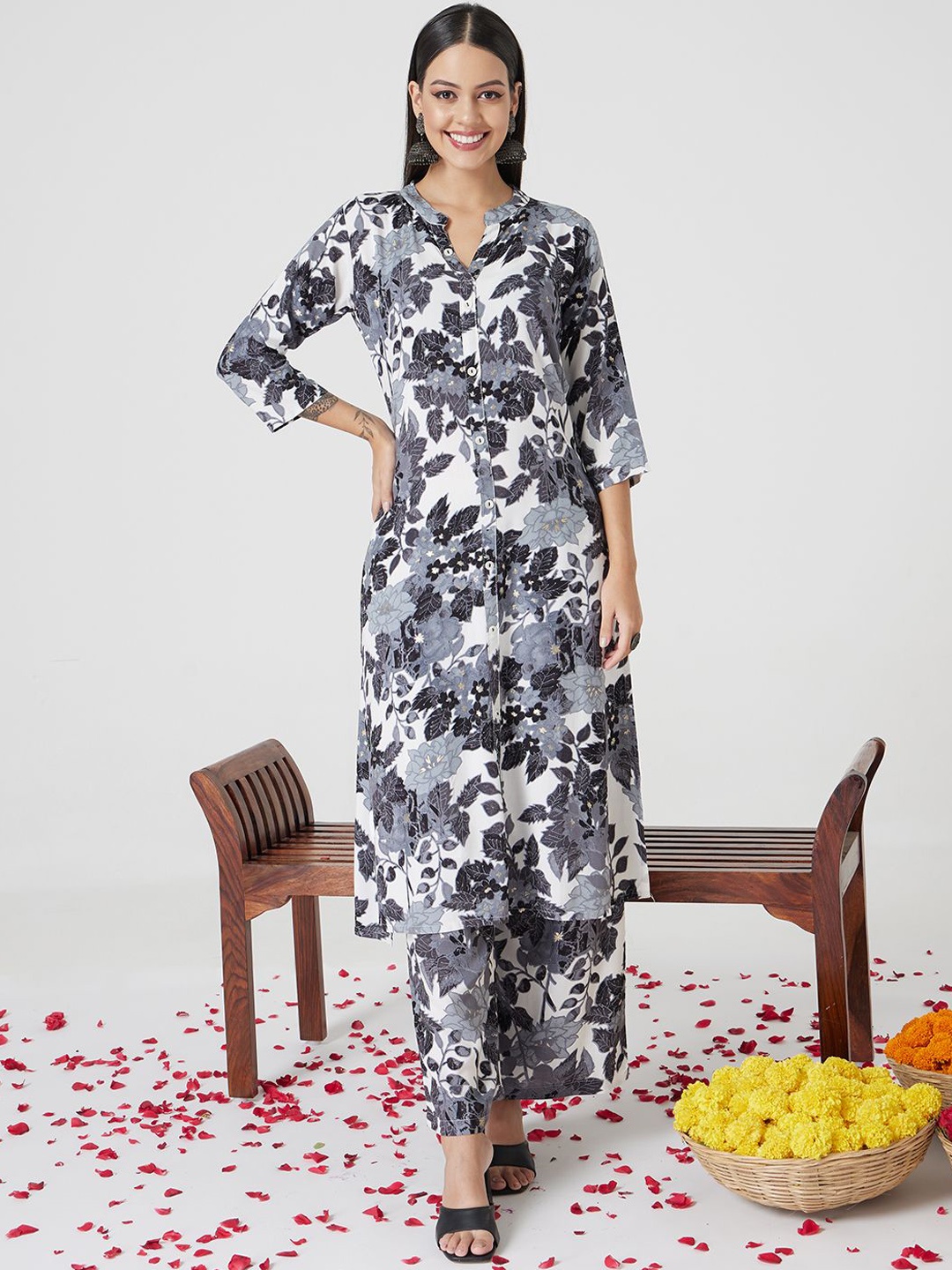 

VESH Floral Printed Mandarin Collar A-Line Kurta with Palazzos, Black