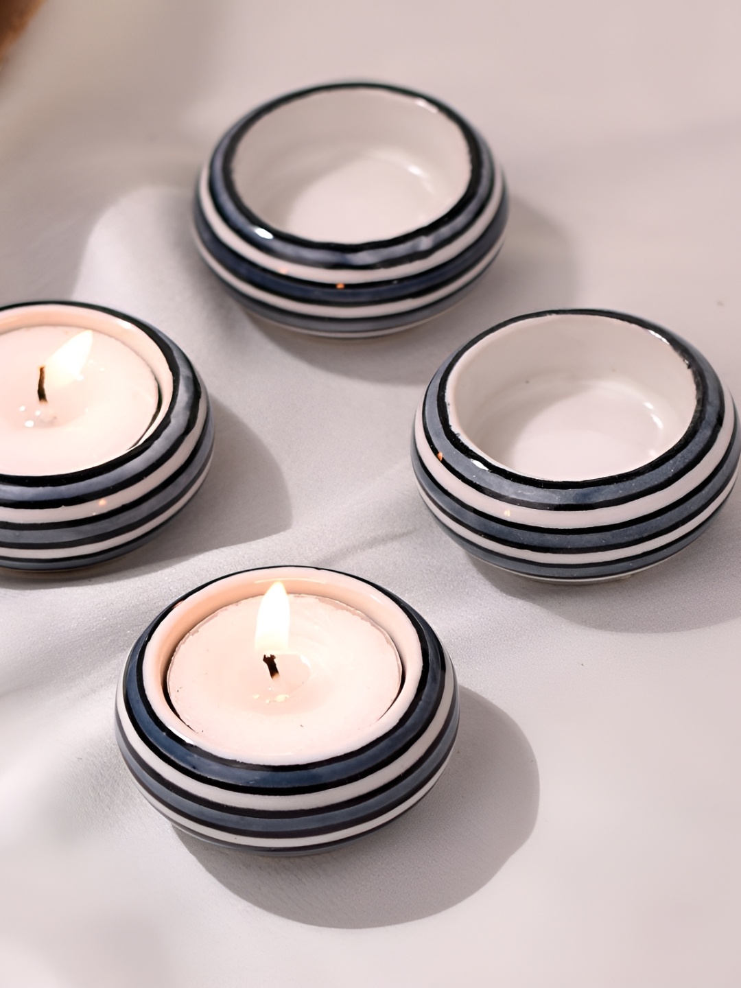 

Indianshelf Grey & White 4 Pieces Candle Holder