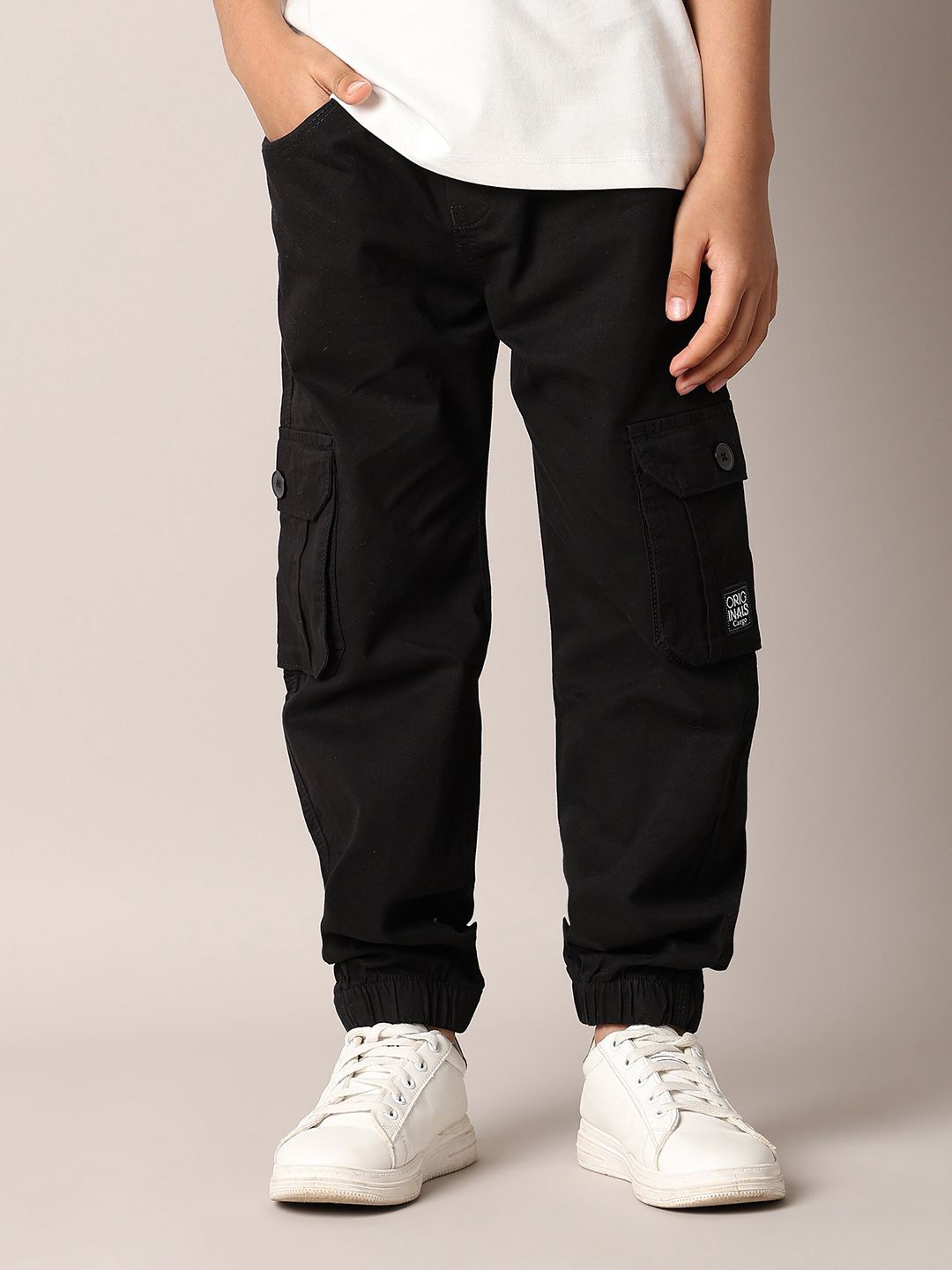 

V-Mart Boys Regular Fit Cargos Trousers, Black