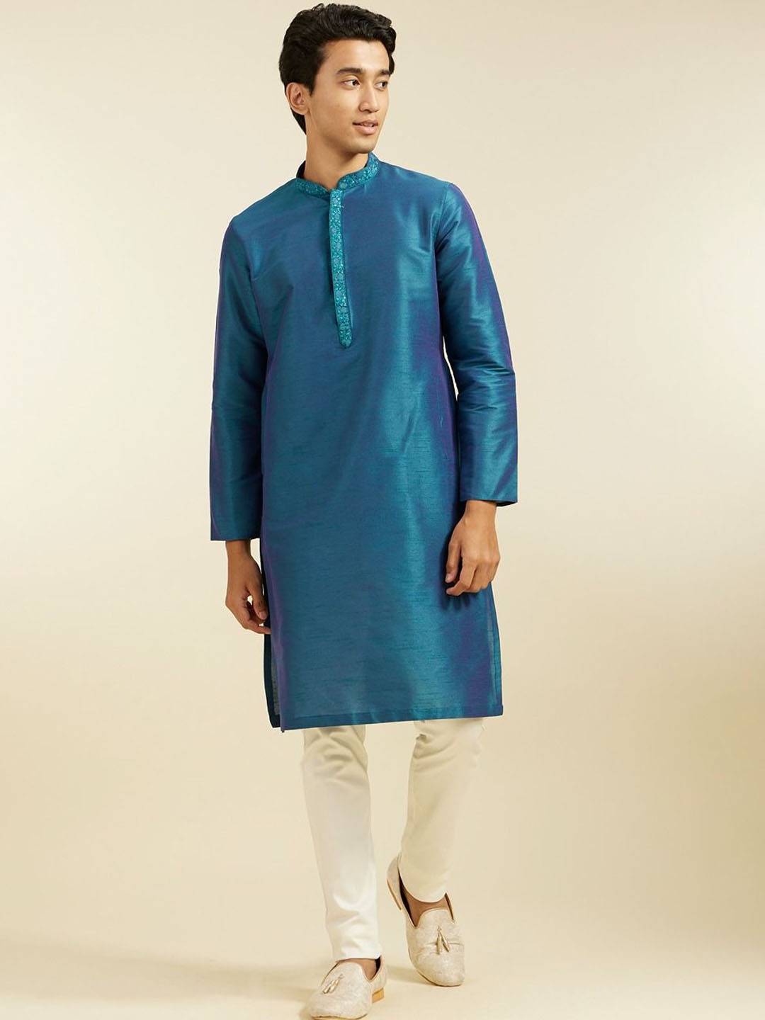 

Diwas by Manyavar Mandarin Collar Thread Work Straight Kurta, Green