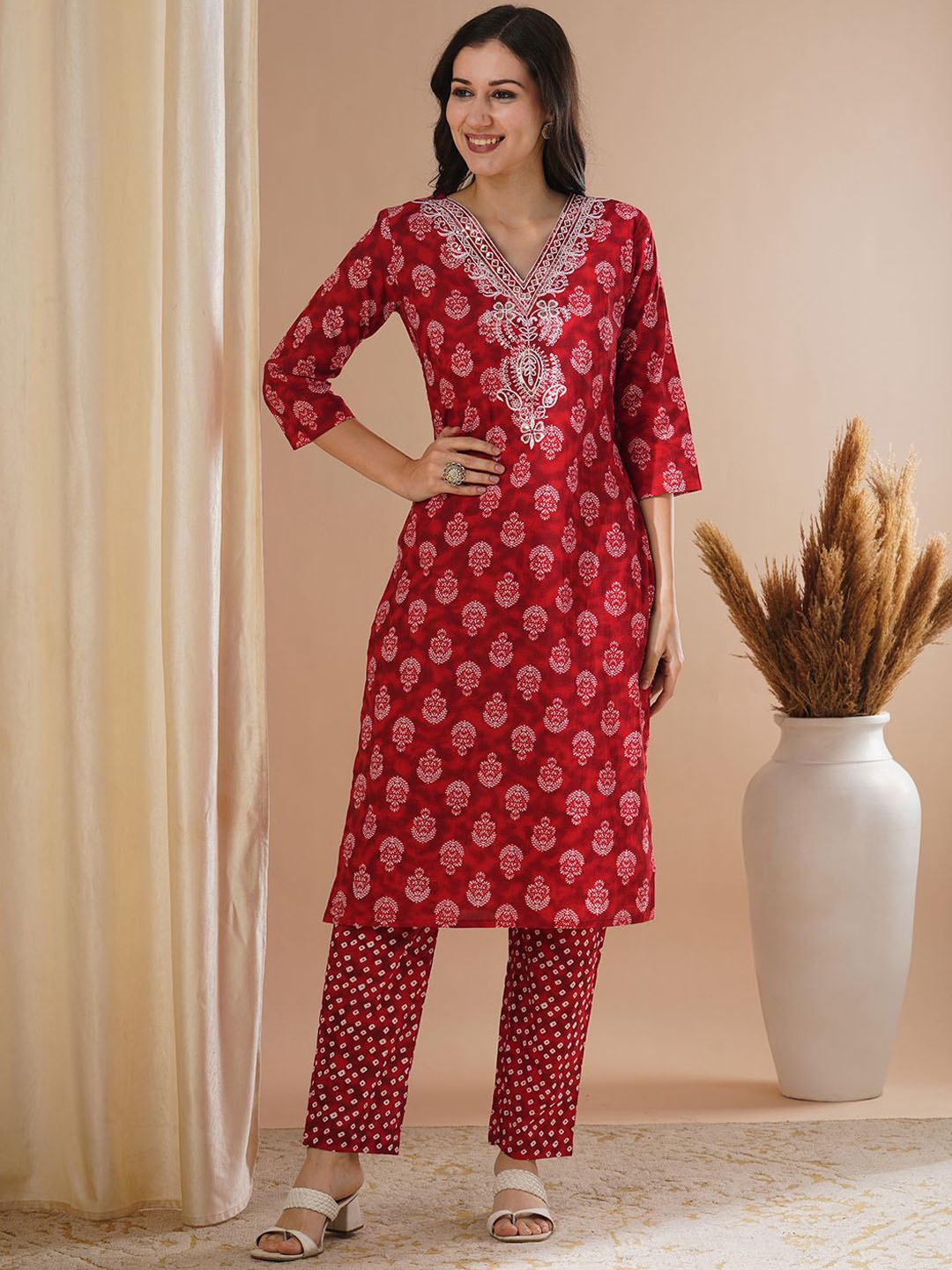 

FASHOR Women Bandhani Printed Regular Sequinned Pure Cotton Kurta with Trousers, Red