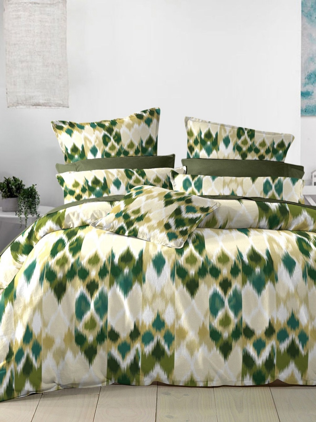 

Ariana Green & White Abstract 144 TC Microfiber Super King Bedsheet with 2 Pillow Covers