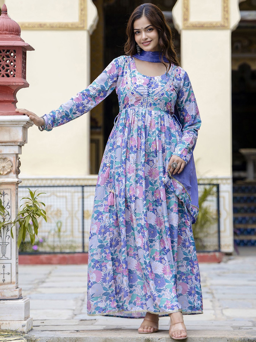 

Anouk Women Floral Printed Extended Sleeves Gotta Patti Jacquard Kurta, Lavender