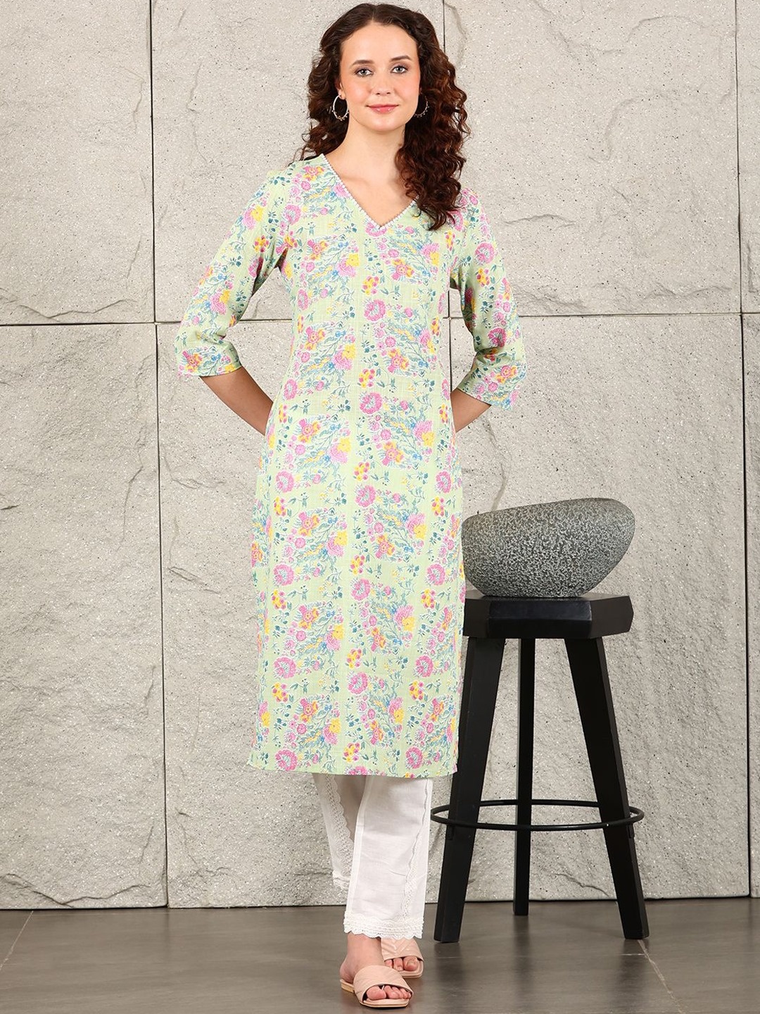 

W Women Floral Printed Thread Work Kurta, Green