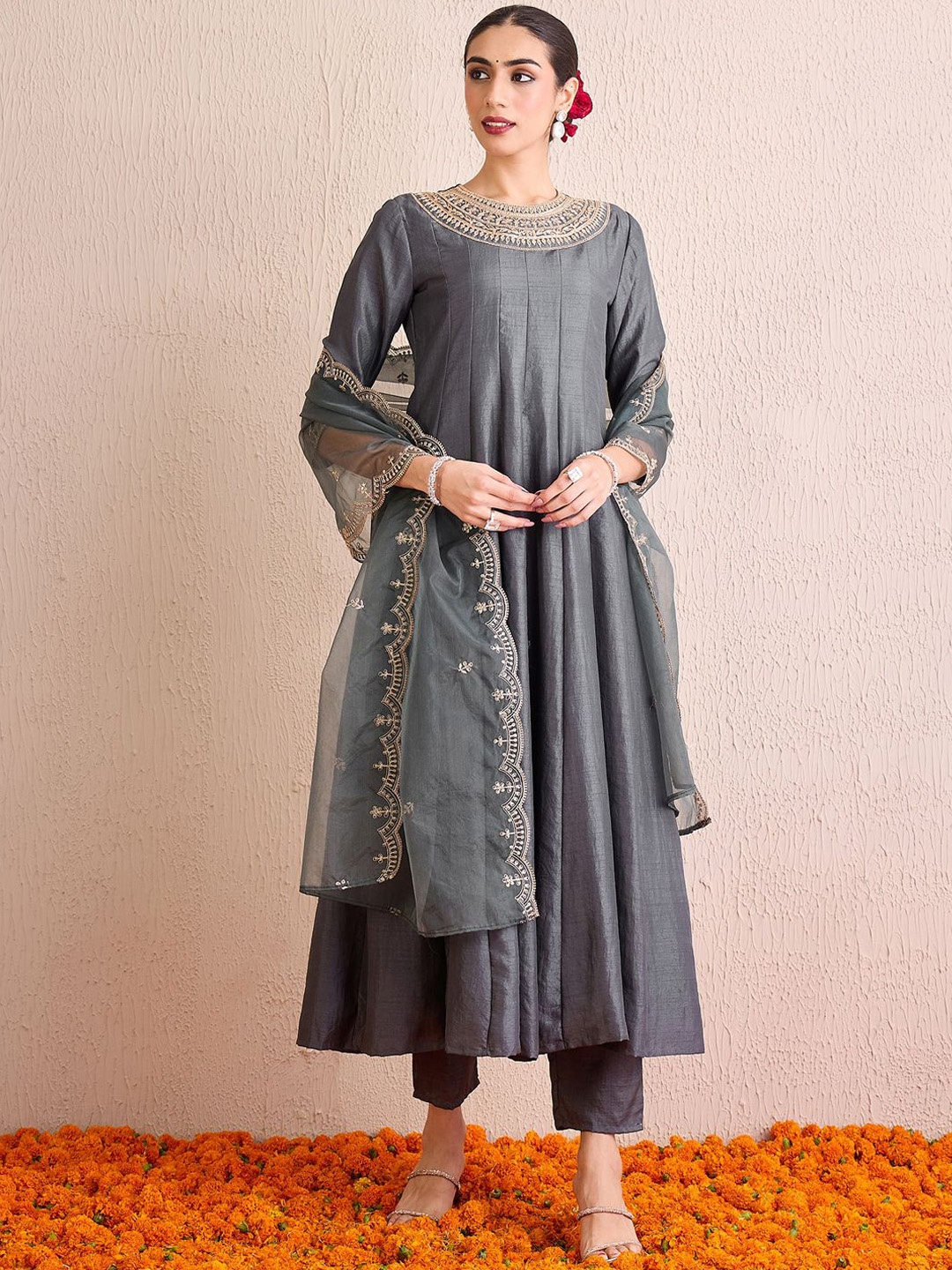

Indo Era Women Embroidered Sequinned Kurta, Grey