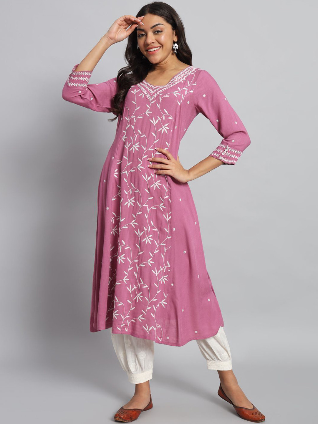 

akheri Women Ethnic Motifs Embroidered Chikankari Kurta, Pink