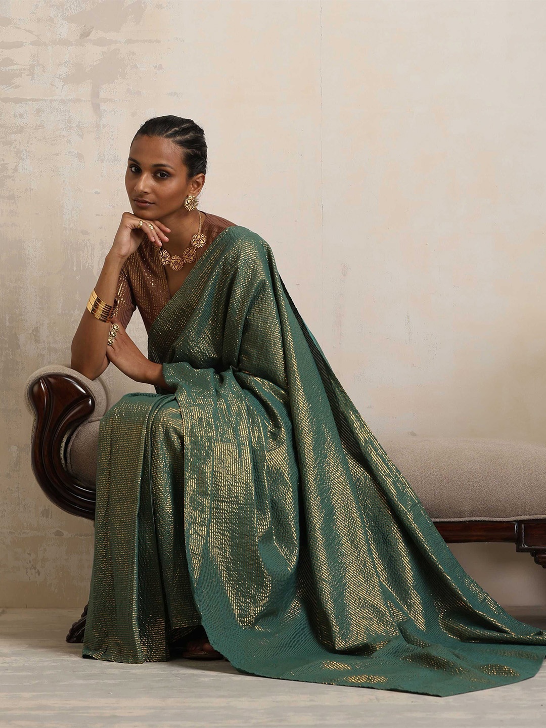 

trueBrowns Embellished Zari Saree, Green