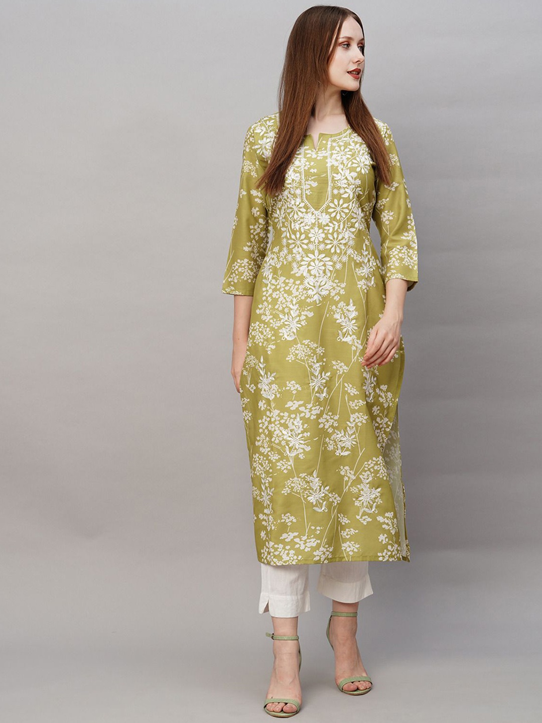 

GoSriKi Women Floral Embroidered Chikankari Kurta, Green