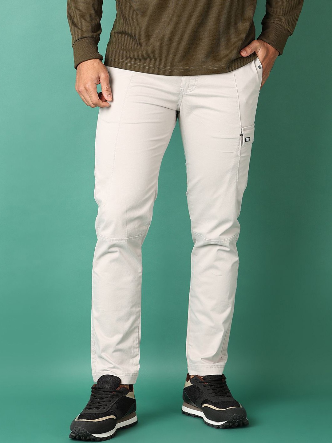 

V-Mart Men Regular Fit Cargos, Off white