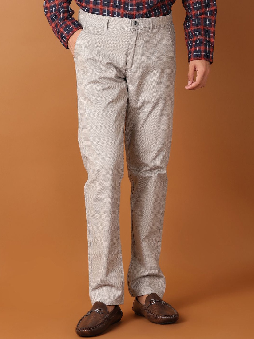 

V-Mart Men Textured Slim Fit Trousers, Grey